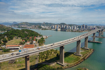 Obraz premium panoramic of the Third Bridge, Terceira ponte, in Vitoria, ES, Brazil. Cityscape as backdrop