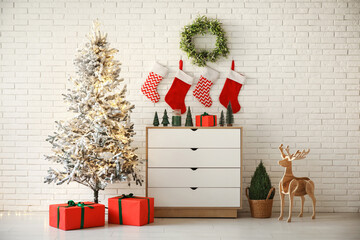 Obraz premium Cozy Christmas interior with decorated tree