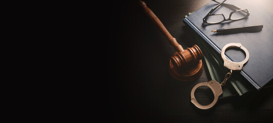 Handcuffs and wooden gavel. Law concept - obrazy, fototapety, plakaty