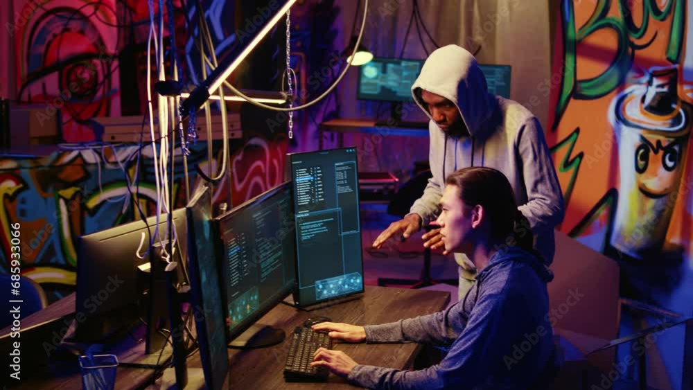 Aufkleber hackers in underground hideout discussing ways to best hide their online activity through vpn and ot