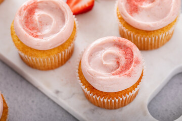 Strawberry lemonade cupcakes with a swirl of cream cheese frosting