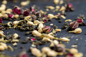 dry green tea with the addition of jasmine and rose flowers