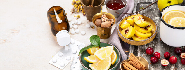 Hot drinks with honey, lemon and ginger for remedy.