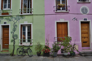Fototapeta na wymiar Classic doorway of the colorful Crémieux street