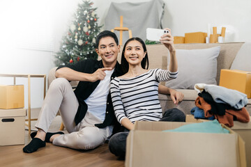 young couple helps put things in boxes and prepares, smiling happy moving to a new house.