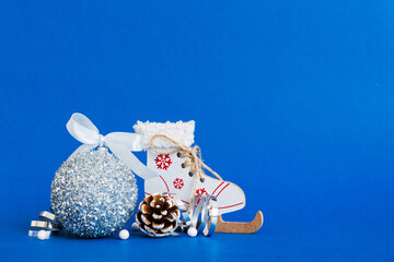 Christmas ball with skates on colored background. decoration bauble with ribbon bow with copy space