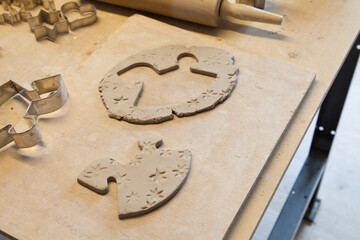 Pferd aus Ton ausgestochen - ungebrannt mit Sternen geprägt DIY