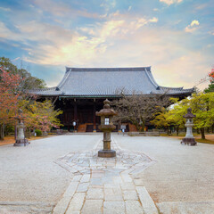Naklejka premium Kyoto, Japan - April 5 2023: Shinnyodo or Shinshogokurakuji temple founded in 984 its name refers to Sukhavati which means the Pure Land of the West