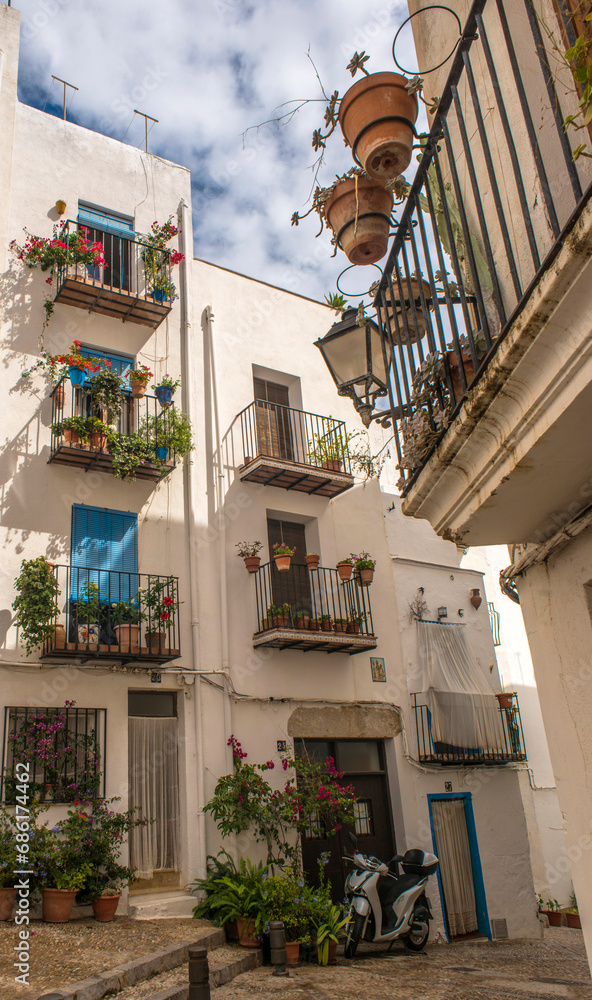 Poster vue de ruelles du centre historique de peñiscola, communauté valencienne, espagne