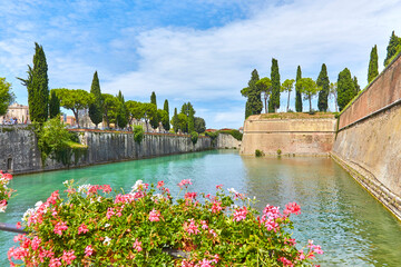 Beautiful view of the fortress in Peschiera del Garda, on Lake Garda, Italy.  - obrazy, fototapety, plakaty