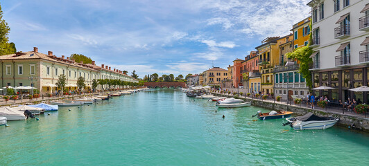 Beautiful panoramic view of the marina of Peschiera del Garda, on Lake Garda, Italy. - obrazy, fototapety, plakaty