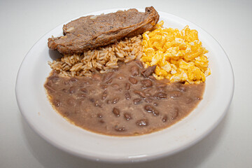 PRATO CASEIRO - ARROZ FEIJÃO OVO MEXIDO E CARNE DE BOI