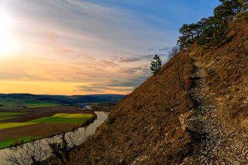 Abend über dem Naturschutzgebiet Grainberg-Kalbenstein am Main bei Karlstadt, Landkreis...