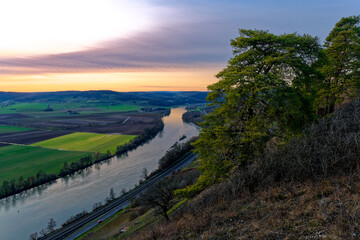 Abend über dem Naturschutzgebiet Grainberg-Kalbenstein am Main bei Karlstadt, Landkreis...