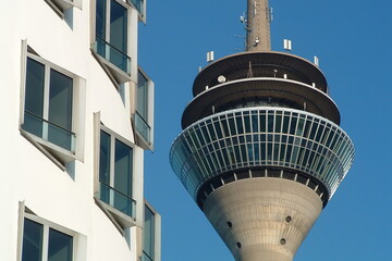 Medienhafen D&uuml;sseldorf Gehry Bauten und Funkturm