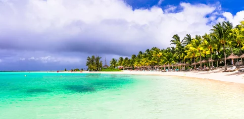 Rolgordijnen Paradise tropical beach scenery. relaxing holidays in Mauritius island with white sands and turquoise sea © Freesurf