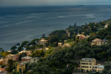 Obraz premium Blick auf ein Dorf und die Küste in Genua In Italien