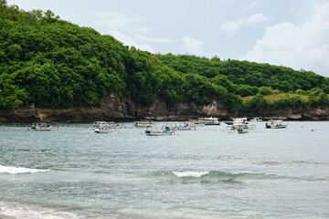 Fototapeta premium boats on the sea in nusa penida