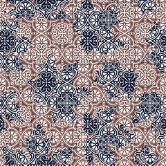 Japanese vintage art deco motifs geometric floral distressed seamless Vector damask illustration with leaves. Decorative botanical background.