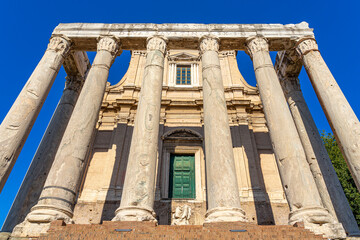 costruzione uti TEMPLE OF ANTONINUS AND FAUSTINA The temple