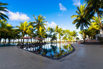 Mauritius - Poollandschaft mit Palmen