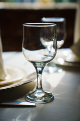 Table setting before the banquet. 