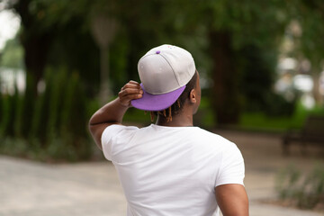 male person wearing blank sport snapback cap mockup template