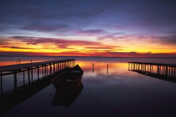 Fototapeta na wymiar boat at sunrise on the lake