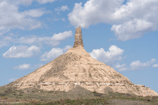 Chimney Rock National Historic Site In Morrill County , Western Nebraska, USA, May 8, 2023. Chimney Rock Is A Prominent Geological Rock Formation. 