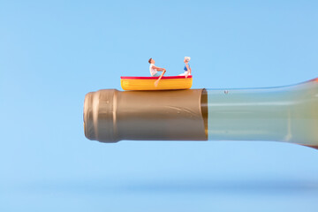Miniature scene wine bottle mouth rowing