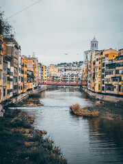 El rio que atraviesa la ciudad de Girona