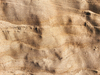 Horizontal lines in sand granules close up