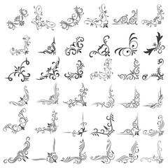 Naklejka premium Vector illustration of decorative corner frame set. Set Hand Draw of Corners Different Shapes Flower Decoration Vector Design Doodle Sketch Style For Wedding And Banner. 