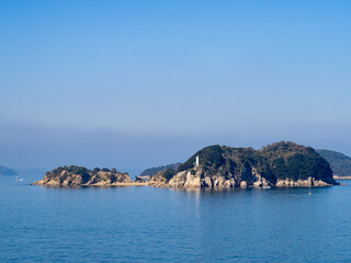 Fototapeta premium 稲毛島(香川県高松市庵治町)と瀬戸内海の風景。 
