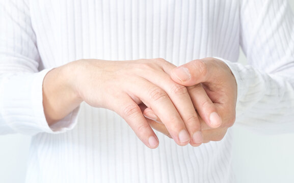 Hands of computer users have pain and injury to the fingers. From Syndrome Syndrome .Health and Physical Concepts	
