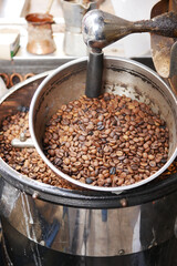 Obraz premium fresh coffee beans selling at Istanbul street in a jar 