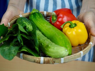 신선한 유기농 채소들, 파프리카, 애호박, 시금치, 오이