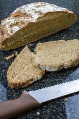 Landbrot, Kruste, Messer