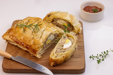 Picnic Roll is Indonesian Homemade Sausages Rolls or Saucijzen Brood in Holland). It is made from Pastry, Minced Beef, Egg, Milk, Cheese with Spices and Herbs.