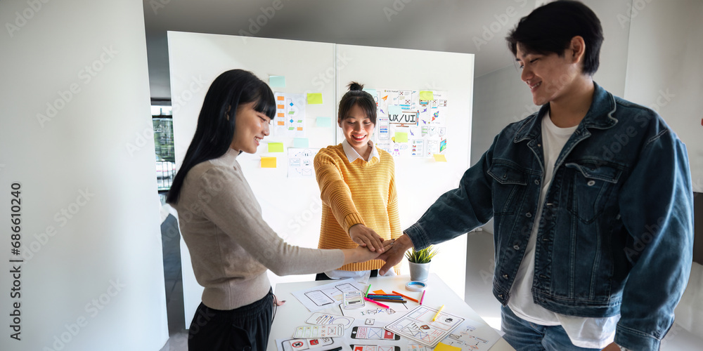 Aufkleber ux developer and ui designer successful creative in smart casual wear discussing phone application d