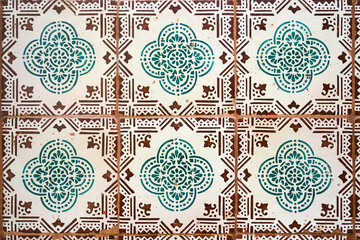 Antique tiles with green and ochre coloured motifs on a white background (Lisbon)