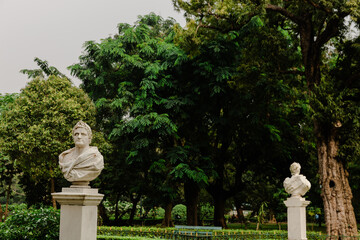 Obraz premium statue in the park
