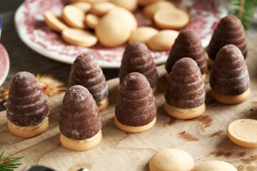 Making beehives or wasp nests - traditional Czech Christmas cookies filled with eggnog cream