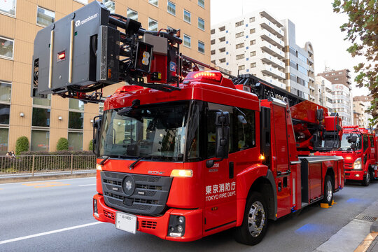 はしご付き消防自動車
