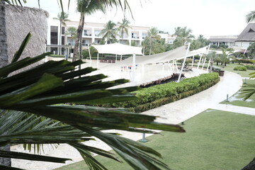 L'extérieur d'un complexe hôtelier à Punta Cana - 686656061