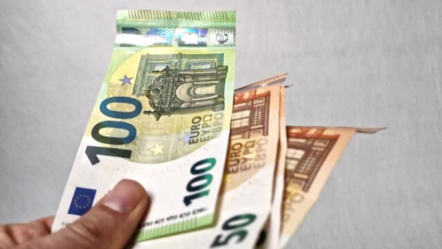 viele Euro Geldscheine Hand, Bargeld, Banknoten, Lohn, Gehalt, Miete, Nebenkosten, Steuern, Reichtum, Ersparnis, Kaufkraft, Taschengeld, Zahlung, Finanzierung, Kredit, Schulden, Abrechnung
