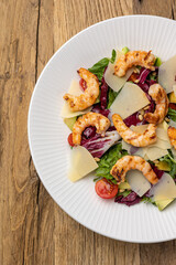 Delicious salad with shrimp, parmesan and cherry tomatoes