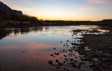 Fototapeta premium Red sunset over the Rio Grande River flowing from Mexico