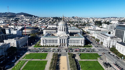 Obraz premium City Hall At San Francisco In California United States. Downtown City Skyline. Transportation Scenery. City Hall At San Francisco In California United States. 