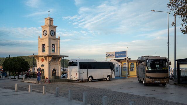 Canakkale, Turkey, Nov. 12, 2023; Eceabat bus terminal drops off passengers going to the ferry to &Ccedil;anakkale. Eceabat ferry terminal is a station connecting the European coast to Canakkale.